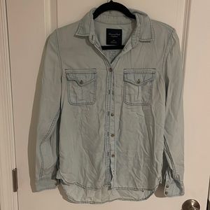 American eagle chambray soft denim button up